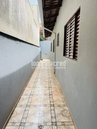 Imagem Casa à venda na Zona Norte de Londrina com 3 quartos, sala e cozinha integradas, 1 vaga de garagem, 73,25m² construídos em terreno de 137,50m²