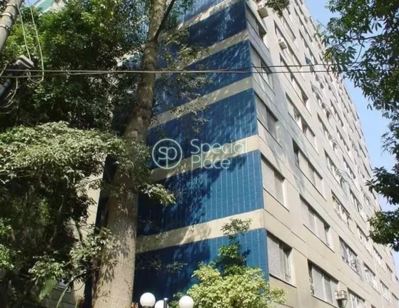 Imagem Moema Pásssaros, fora de rota. Prédio antigo com ótima planta, janelões com bastante claridade. ...