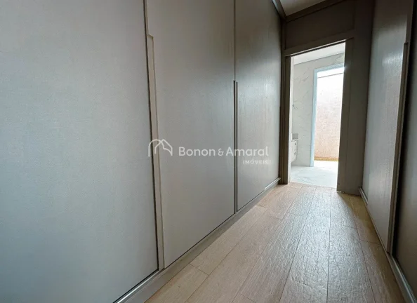 Imagem Casa de Alto Padrão com Projeto Contemporâneo e Acabamento Impecável

Esta casa de arquitetura co...