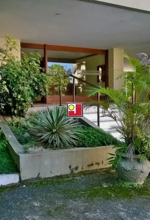 Imagem Vendo 3Q Jardim Europa, em frente ao BarraShopping, dependências, 2 vagas, churrasqueira, quadra poli, campo de futebol e volei de praia, pier, balsa
