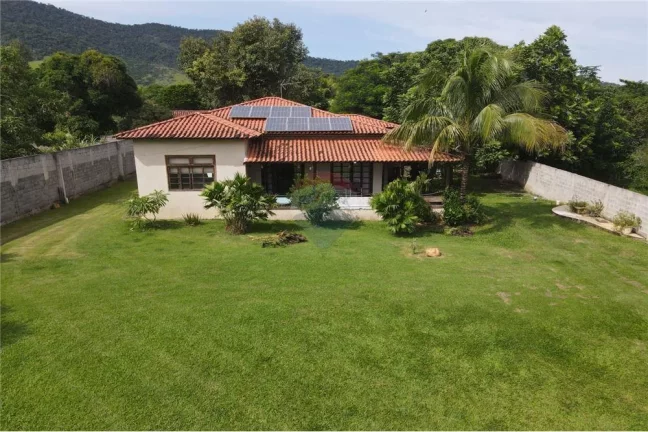 Imagem Casa com três dormitórios com banheiro no Condado .