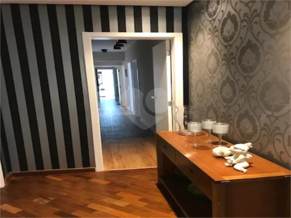 Imagem Apartamento à venda com 3 quartos, sendo 1 suíte, no condomínio Ouro Preto, São Paulo - SP