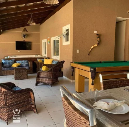 Imagem Casa 480m² com espaço gourmet e piscina, 7 quartos, 5 vagas de garagem à venda por R$ 2.500.000 - Piçarras - Guaratuba/PR