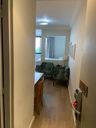 Imagem Flat para aluguel possui 27 metros quadrados com 1 quarto em Cq. César