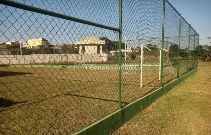 Imagem Este excelente terreno à venda no Condomínio Royal Garden, em Paulínia-SP, possui 332,76m² de á...