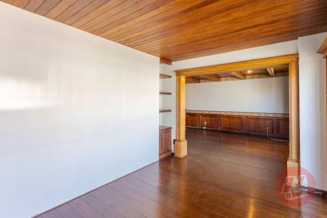 Imagem No Moinhos de Vento, 139m², 3 dormitórios, suíte, 2 vagas e infraestrutura.