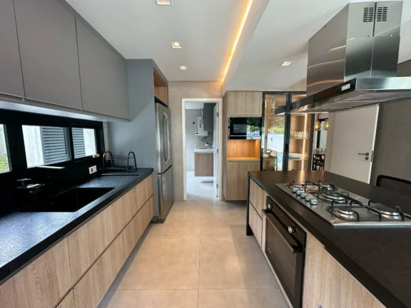 Imagem Imperdível Casa à Venda na Riviera de São Módulo 30. Com 4 Quartos, 4 Suítes, 3 Salas, 4 Vagas 320,00m² Piscina, Churrasqueira Mobiliada e Decorada