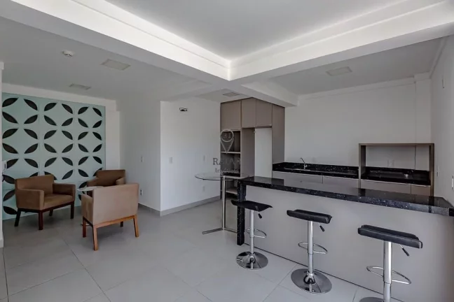 Imagem Galli Center situa-se em uma área comercial de Balneário Camboriú, 2 elevadores sendo 1 para maca...
