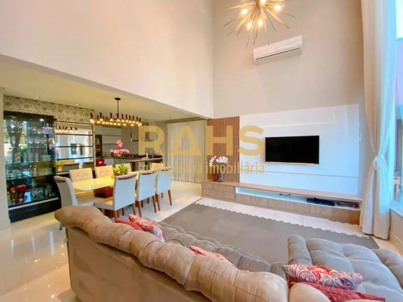 Lindo sobrado averbado, mobiliado com muito requinte e bom gosto! Em ótima localização, entre o N...