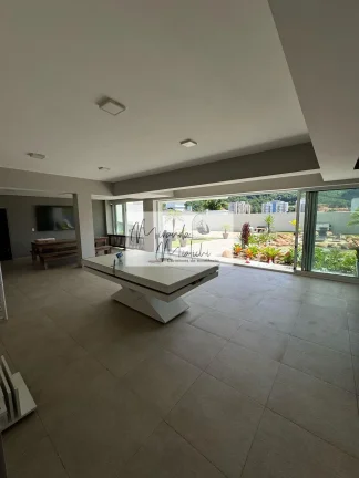 Imagem Casa de Alto Padrão com 640 m² de Construção, Piscina Natural e Energia Solar