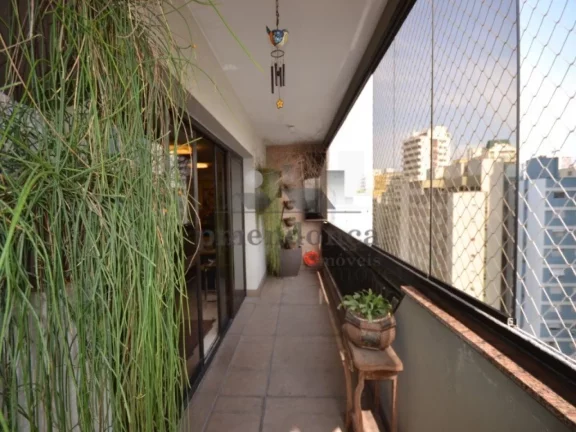Imagem Magnífica cobertura em excelente localização!! Finamente decorada. No piso superior: cozinha amer...