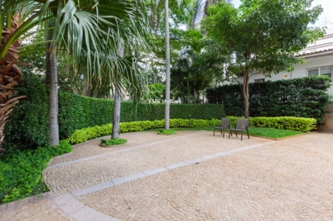 Imagem Imperdível apartamento à venda em Moema, São Paulo-SP: 3 quartos, 3 suítes, 2 salas, 4 vagas de garagem e 225m² de área!