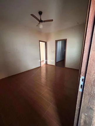 Imagem Casa à venda, com 8 quartos, 240m2