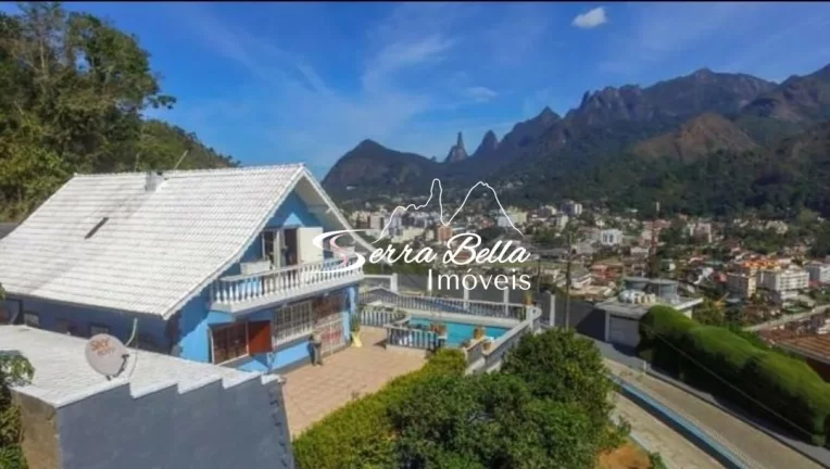 Imagem Casa com 4 dormitórios à venda, 242 m² por R$ 850.000,00 - Fazendinha - Teresópolis/RJ