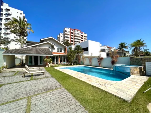 Imagem Casa à venda na Riviera de São Lourenço Módulo 03: 4 quartos, 4 suítes, 3 salas, 8 vagas de garagem e 329,74 m² de área.
