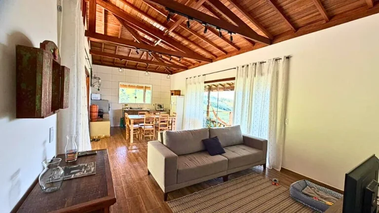 Imagem Chácara Charmosa com Vista Panorâmica das Montanhas em Bueno Brandão