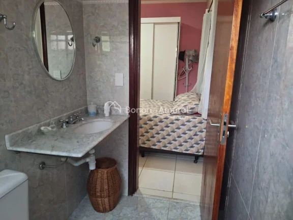 Imagem Belo sobrado em estilo colonial localizado em rua tranquila no Loteamento Caminhos de San Conrado. N...