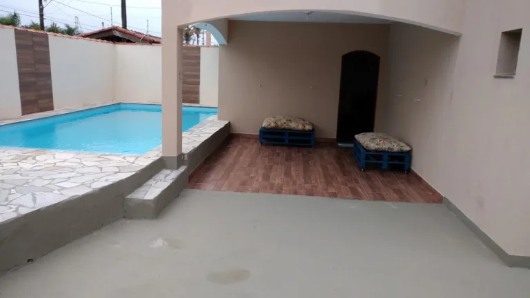 Imagem Casa para Venda em Itanhaém, Parque Augustus, 4 dormitórios, 2 suítes, 2 banheiros, 6 vagas