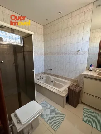 Imagem Imperdível oportunidade: Casa à venda em Cravinhos-SP, Jardim Acácias. 3 quartos, 1 suíte, 2 salas, 3 banheiros, 2 vagas, 179m².