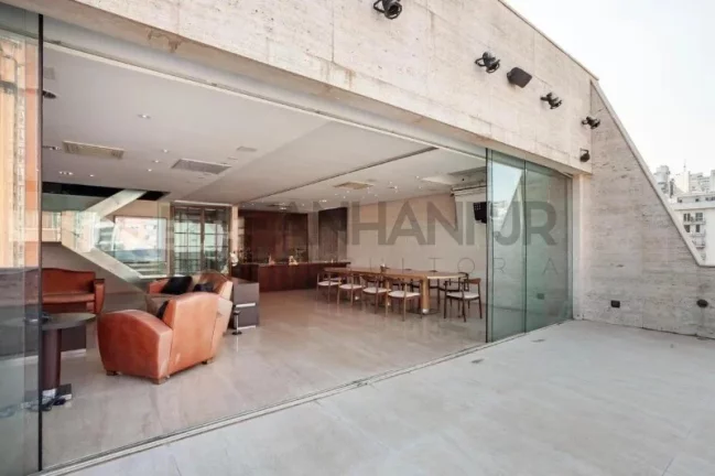 Imagem Cobertura no Jardins: 3 quartos, 1 suíte, 4 salas, 4 banheiros, 3 vagas - São Paulo-SP - 550m²!