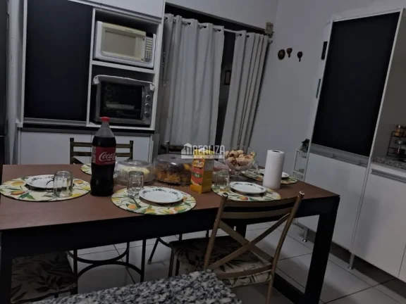 Imagem Vende-se casa com 3 quartos e piscina no bairro Beija-Flor II, em Uberaba