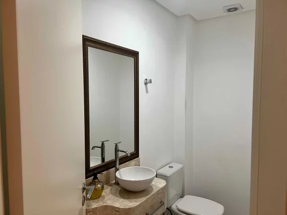 Imagem Apartamento com 3 suítes e 3 vagas de garagem na Meia Praia em Itapema