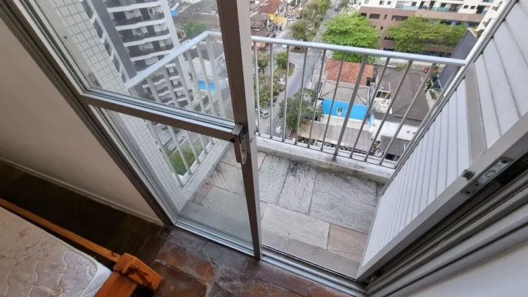Imagem Praia das Pitangueiras - Prédio com lazer - Ótima localização.