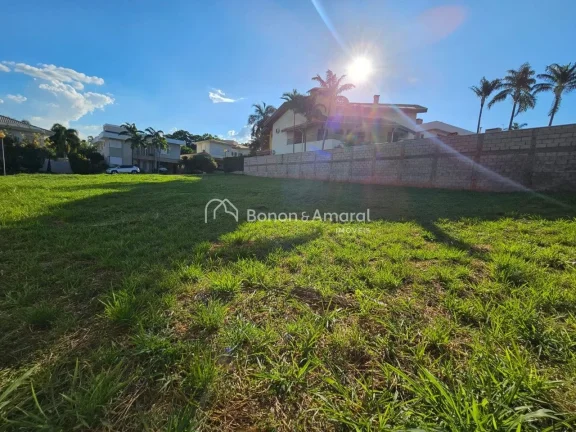 Imagem Oportunidade de negócio!
Terreno de 900 m², sol da manhã, bem localizado no meio da quadra em con...
