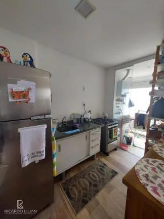 Imagem URGENTE!!! Apartamento ao lado do metro Tatuapé em andar alto, varanda e vista livre para sempre.