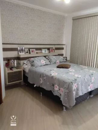 Imagem Lindo sobrado com 3 quartos sendo uma suíte, área gourmet com churrasqueira, 2 vagas de garagem á venda por R$ 549.000 - Uberaba - Curitiba.
