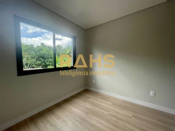 Imagem Ótimo sobrado geminado com 1 suíte mais 2 quartos a venda no bairro Bom Retiro em Joinville. Conta...