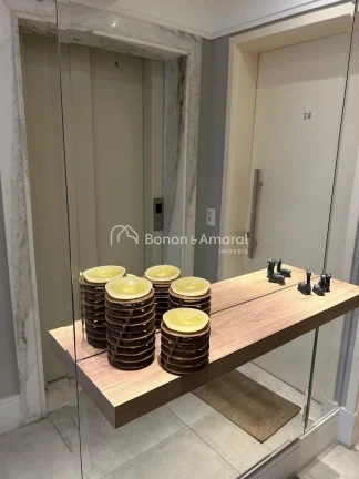 Imagem More em um apartamento de alto padrão em um dos endereços mais desejados de Campinas. Localizado e...