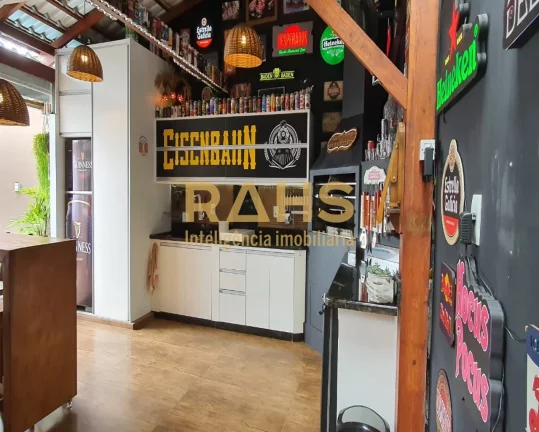 Imagem Lindíssima casa no Bairro Petrópolis. Imóvel possui uma suíte, mais dois dormitórios, sala de e...