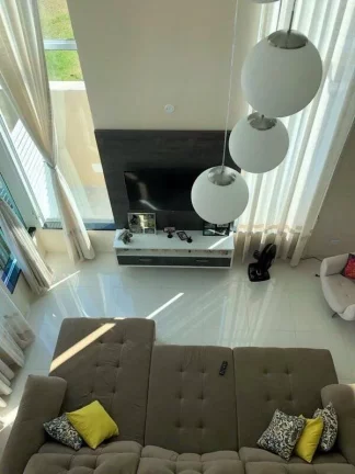 Imagem BELISSIMO SOBRADO EM CONDOMINIO FECHADO COM 5 SUITES