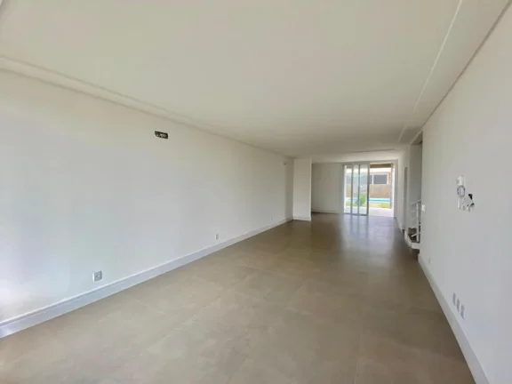 Imagem Sobrado 4 Dormitórios - Bairro Araçá