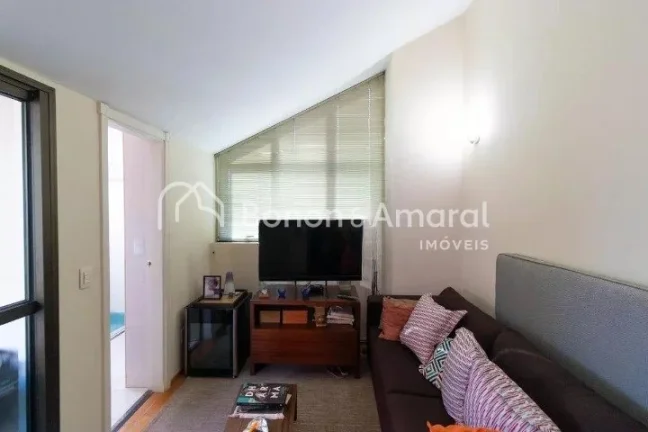 Imagem Cobertura espaçosa à venda com área de 110 m². O imóvel está todo mobiliado e possui living pa...