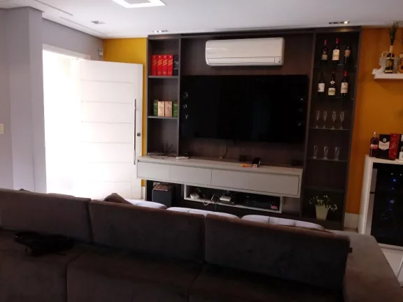 Imagem Sobrado em condomínio com 2 suites