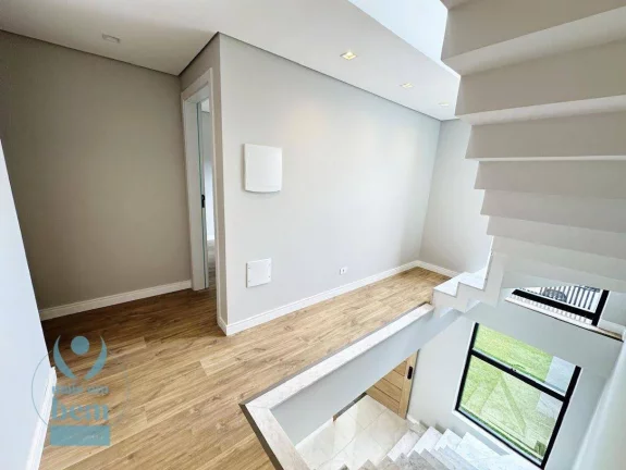 Imagem Maravilhoso Sobrado com 3 dormitórios à venda, 195 m² por R$ 990.000 - Capão da Imbuia - Curitiba/PR