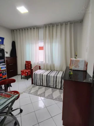 Imagem Casa em Tupi, a apenas 400 metros da praia.
