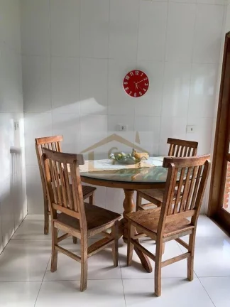 Imagem Charmosa, casa praticamente térrea, 3 suítes, 3 vagas *escritório