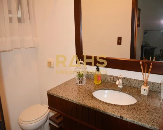 Imagem Linda Residência, no Condomínio Parc de France, Bairro Saguaçu. Arquitetura diferenciada, realiza...