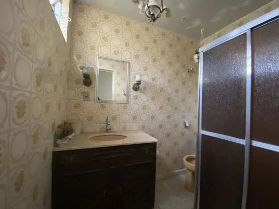 Imagem Casa Antiga, Bem Conservada e Espaçosa no bairro São José em Barbacena