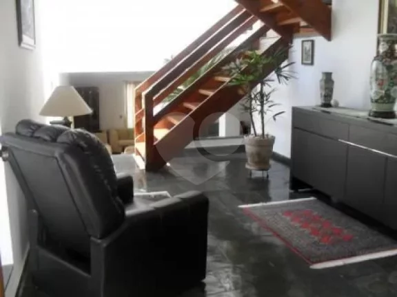 Imagem Sobrado à venda com 3 quartos, sendo 3 suítes, em Morumbi, São Paulo - SP