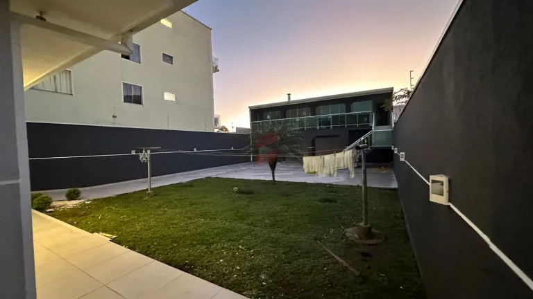 Imagem CASA com 3 dormitórios à venda com 576m² por R$ 1.630.000,00 no bairro Vargem Grande - PINHAIS / PR