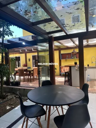 Imagem Casa á venda com 3 suítes á venda localizada na Praia de Taquaras em Balneário Camboriú.