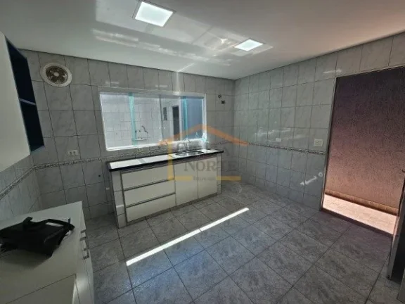 Imagem Sobrado de 160 m² com 3 dormitórios, sendo 1 suíte e 2 quartos no corredor, além de 1 banheiro n...