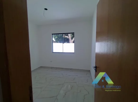 Imagem Lindo e novo sobrado com 125 m² em 3 dormitórios, 1 suíte e 2 vagas.