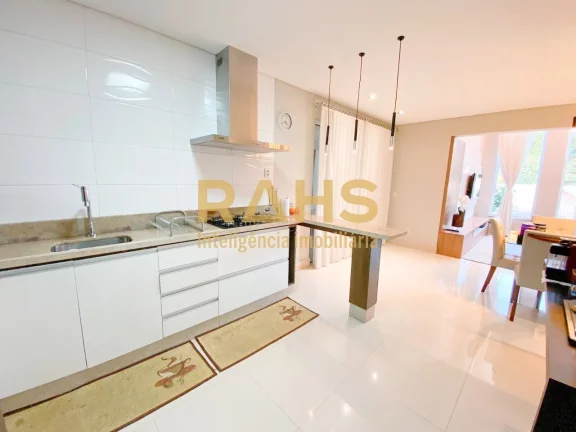 Imagem Lindo sobrado averbado, mobiliado com muito requinte e bom gosto! Em ótima localização, entre o N...