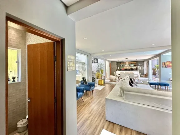 Imagem Casa à venda com 4 quartos, sendo 3 suítes, no condomínio Vilarejo, Carapicuíba - SP