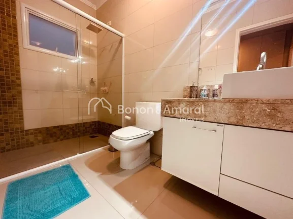 Imagem Casa Ã  venda em condomÃ­nio na cidade de Valinhos/SP.

Sobrado com design contemporÃ¢neo, com 3 suÃ...